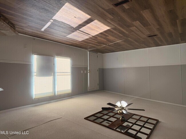 Building Photo - 505 Hillview Ct