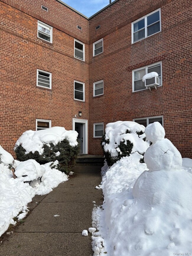 Building Photo - 330 Broadway