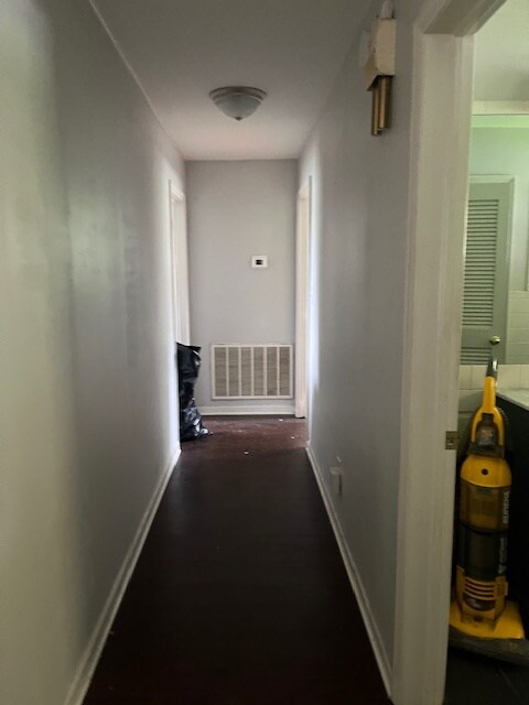 Building Photo - 303 Village Dr