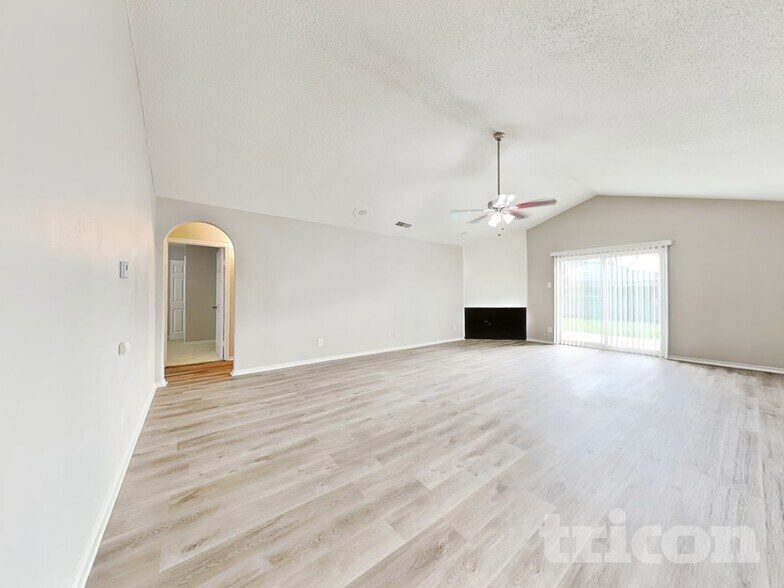 Building Photo - 1142 Shady Glen Circle Richardson TX