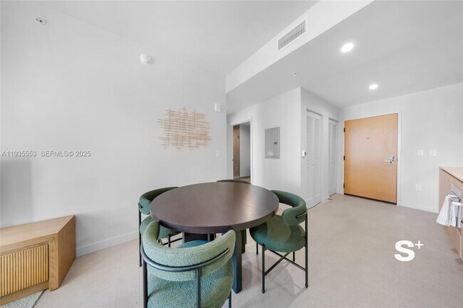 Building Photo - 11 NE 6th St