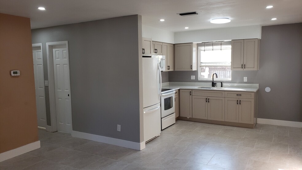 Building Photo - 651 16th St NW