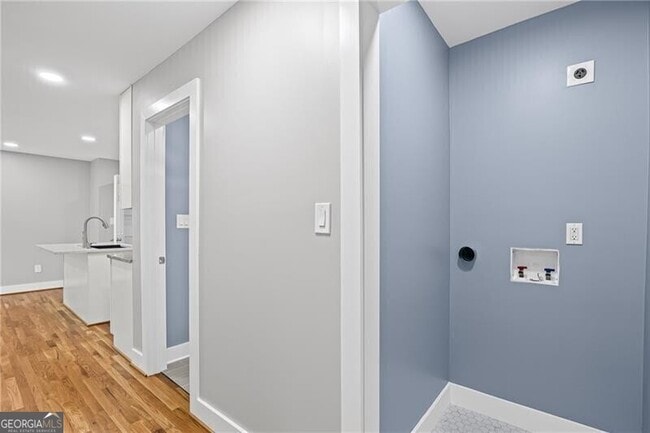 Building Photo - 2889 Macon Dr SW