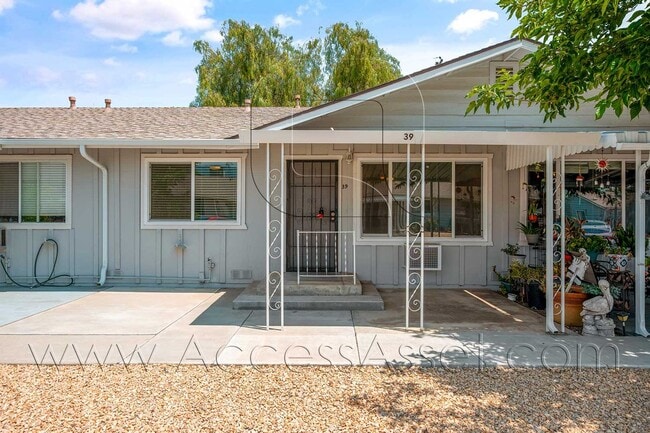 Building Photo - Spacious 2 Beds/2 Bath Home In Highly Desi...