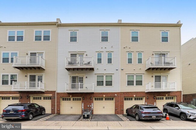 Building Photo - 358 Urban Avenue
