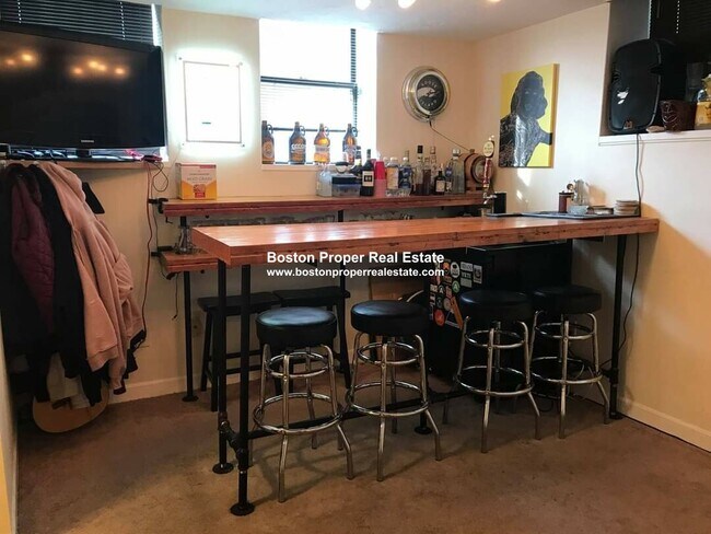 Building Photo - 5 Grove St