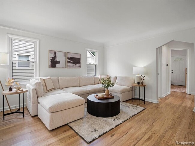 Building Photo - 1027 S Wilson Ave