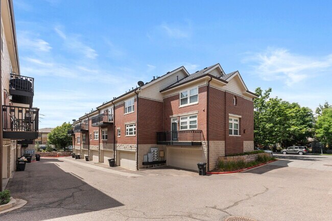 Building Photo - $3,350.00 - 2 Bedroom, 2.5 Bathroom Condo ...