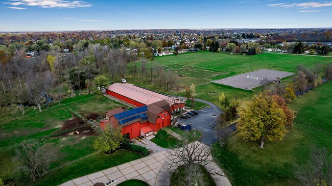 Building Photo - 5938 Newhouse Rd