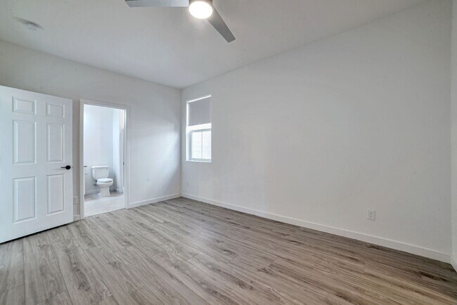 Building Photo - 10937 Parsley Ave