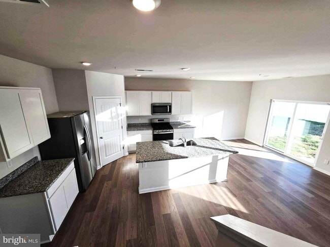 Building Photo - 374 Robbins Farm Rd