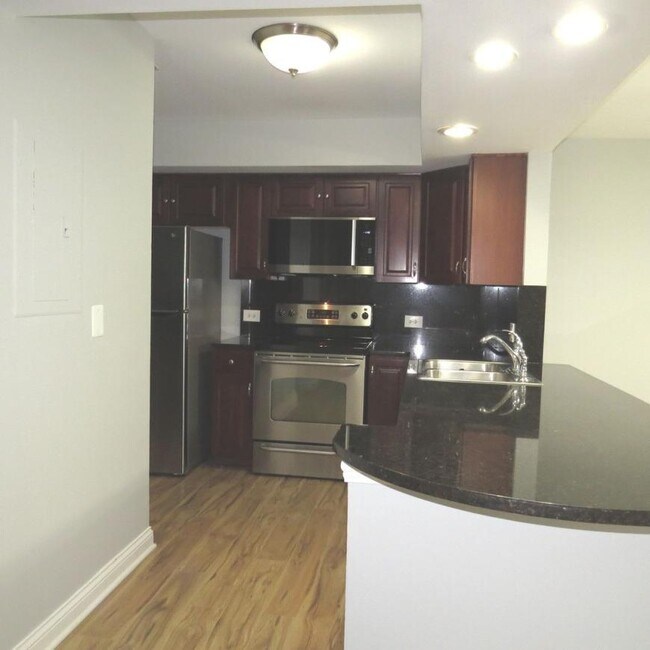 Building Photo - 2 bedroom in Naperville IL 60565