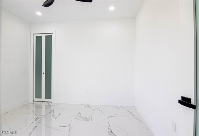 Building Photo - 829 NW 29th Ave