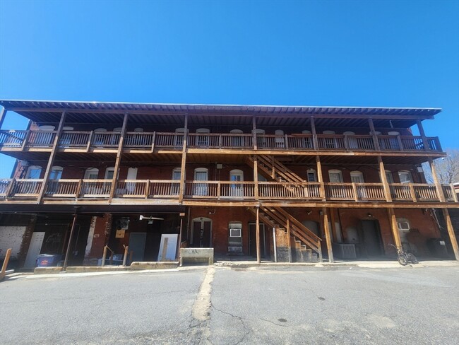 Building Photo - 19 Lunenburg St