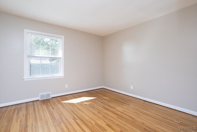 Building Photo - 2470 Eggert Rd