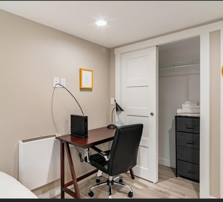 Building Photo - 529 20th Ave