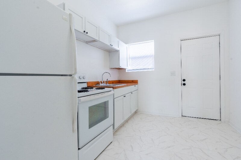 Building Photo - 1918 W Washington St