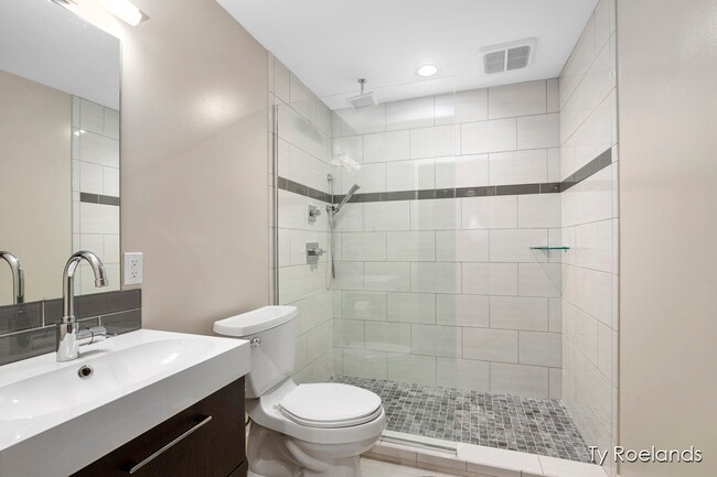 Building Photo - 3757 Lake Birch St NE