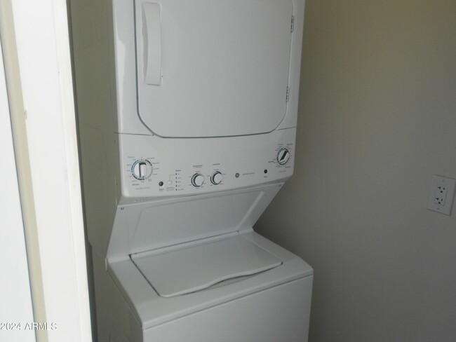 Washer Dryer Included - 3151 N 36th St