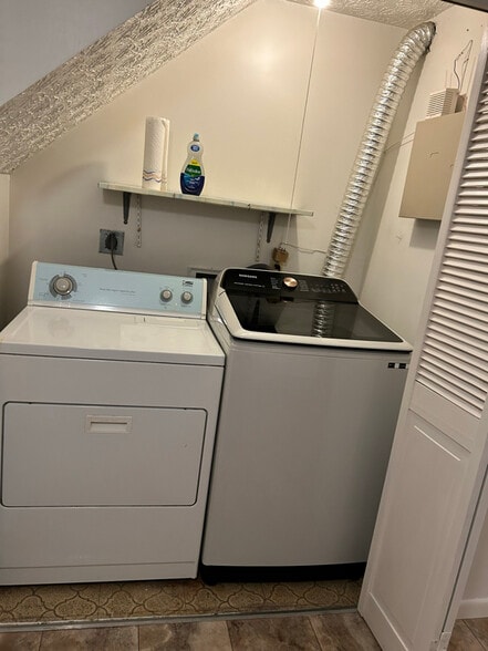 Building Photo - 3847 Lamarque Ct