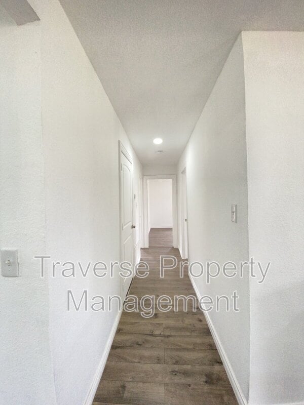 Building Photo - 145 Gordon Dr