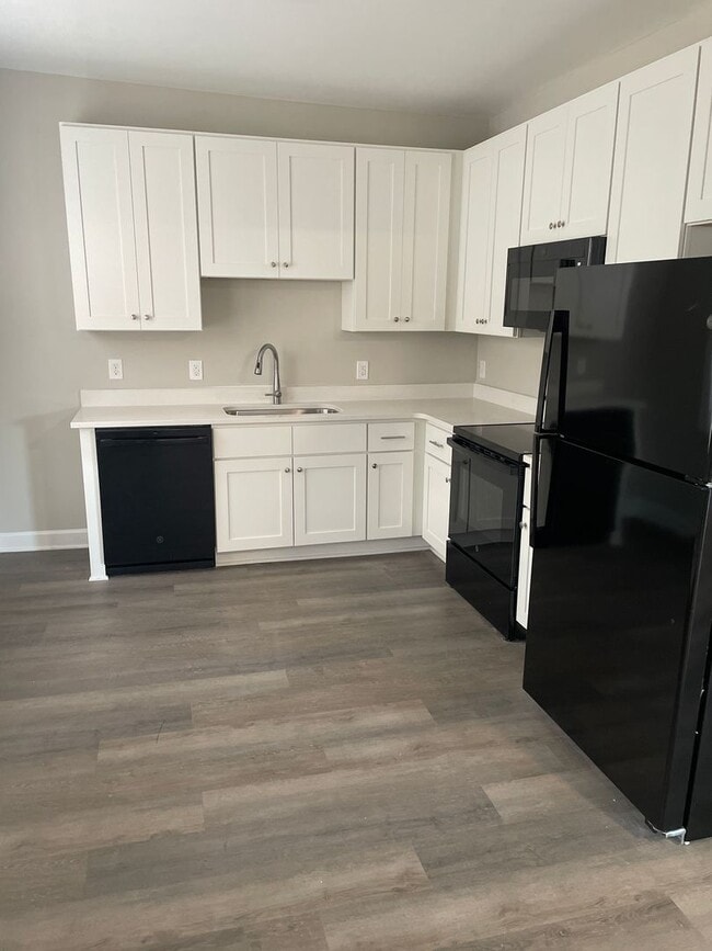 Building Photo - 2412 N Cleveland Ave