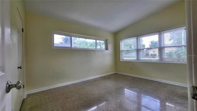 Building Photo - 518 Oranole Rd