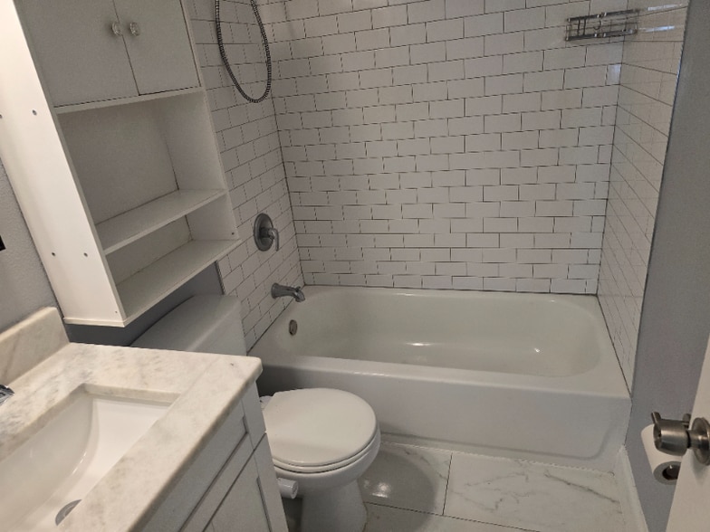 Building Photo - 2400 15th Ave N