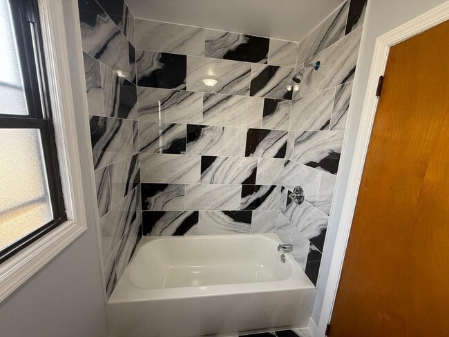 Building Photo - 4 Sayles St