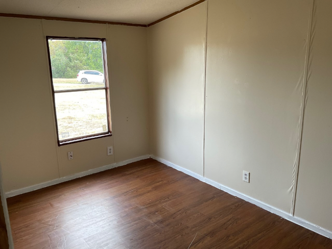 Building Photo - 103 Forest Creek Ln