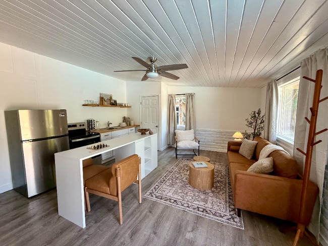 Building Photo - 4552 Alta Mesa Dr