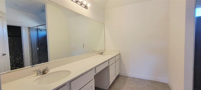 Building Photo - 7606 Pewter Luster Bnd