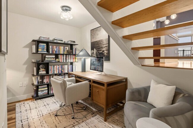 Building Photo - U St Penthouse