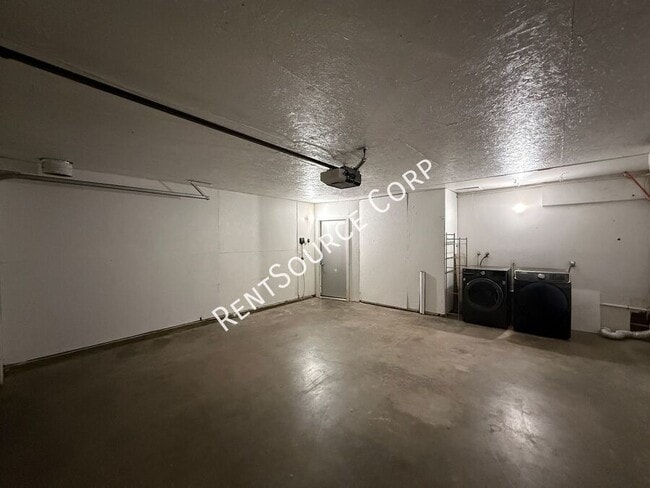 Building Photo - 43837 David St