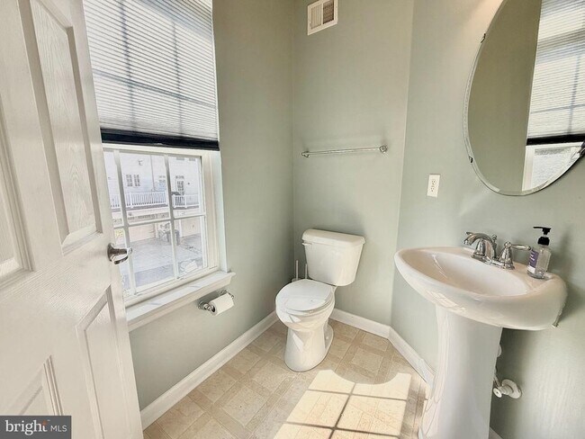 Building Photo - 9407 ASTON Vlg