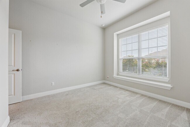 Building Photo - Your Ideal Home Awaits: Spacious 3/2 Bedro...