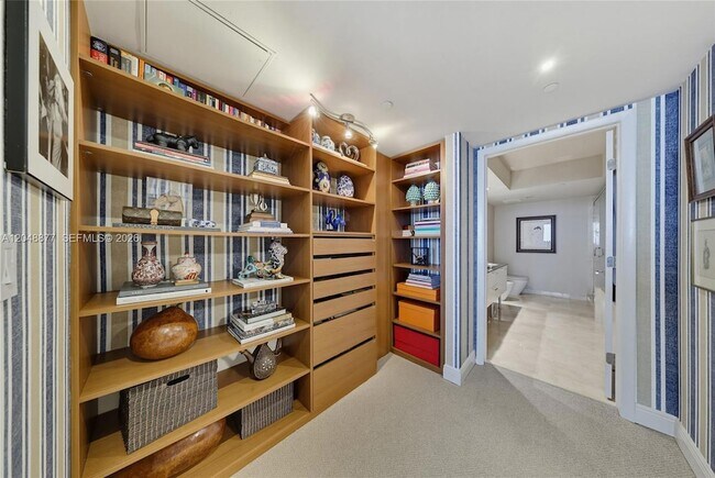 Building Photo - 17201 Collins Ave