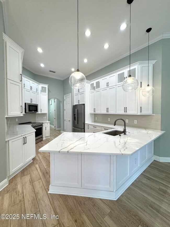 Building Photo - 642 Port Charlotte Dr