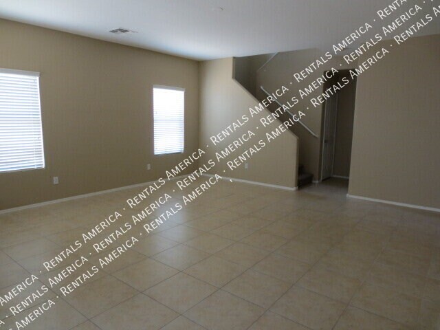 Building Photo - 1281 E Clifton Ave