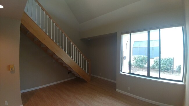 Building Photo - 1 bedroom condo with loft in North Davis