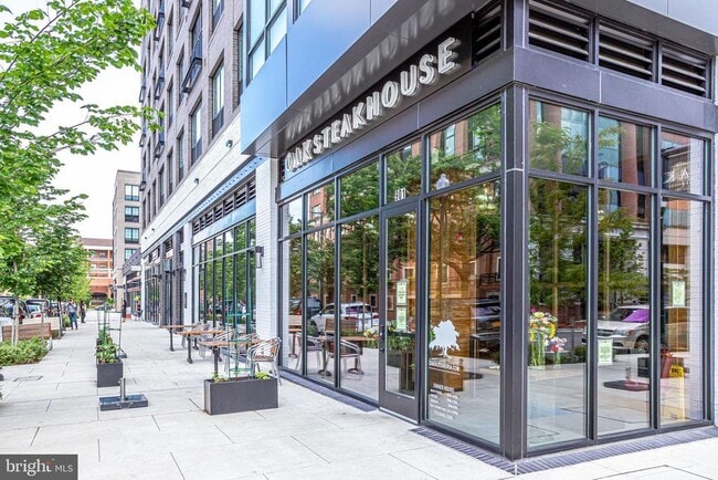 Building Photo - 910 Powhatan St