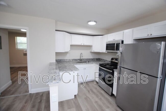 Building Photo - 2975 Dellwood Ave