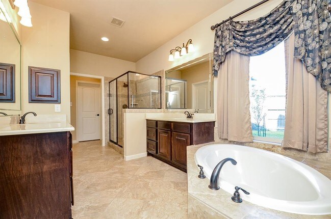 Building Photo - 2703 Bonnie Bray Dr