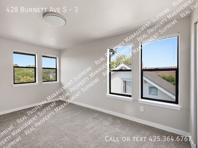Building Photo - 428 Burnett Ave S