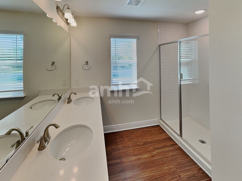 Building Photo - 804 Heavenly Dr