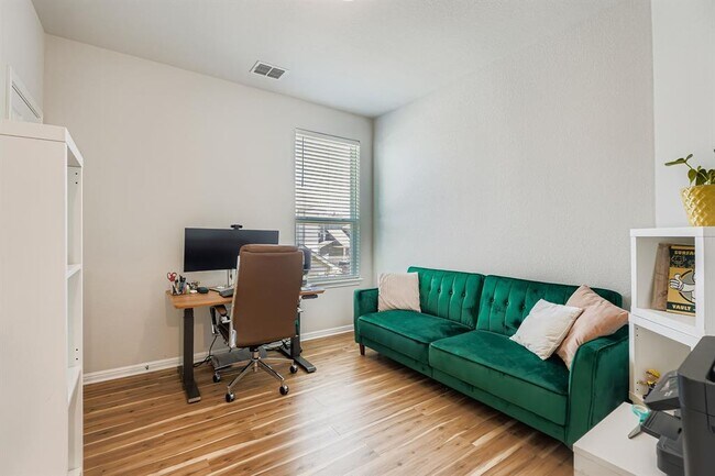 Building Photo - 9708 Dawn Pearl Dr