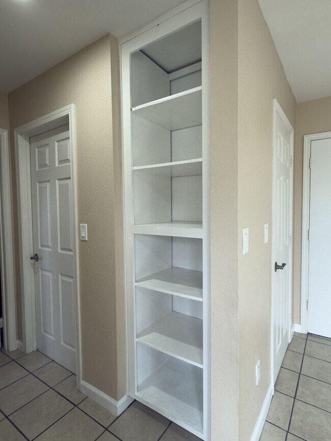 Building Photo - Casa Millar | Spacious Homes for Comfortab...