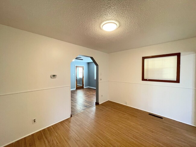 Building Photo - 2 Bed 1 Bath with 2-Car Detached Garage