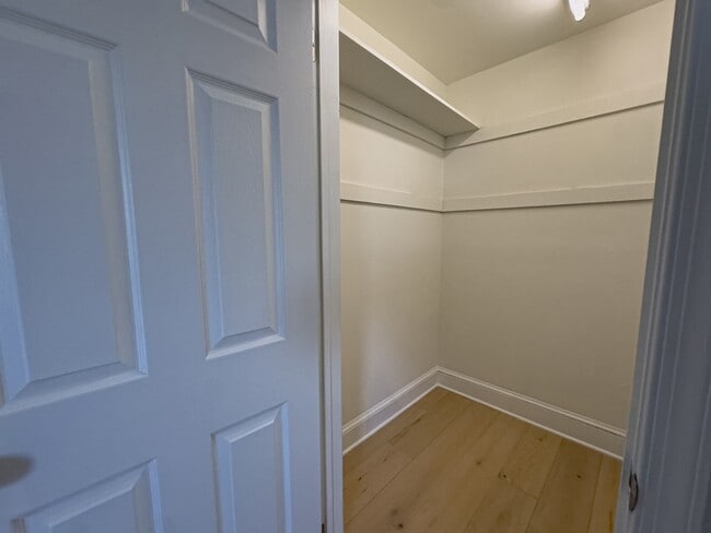 Building Photo - 1919 Mt Vernon St