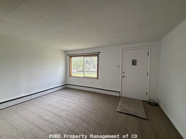 Building Photo - Cozy single family home with 1-car detached garage!